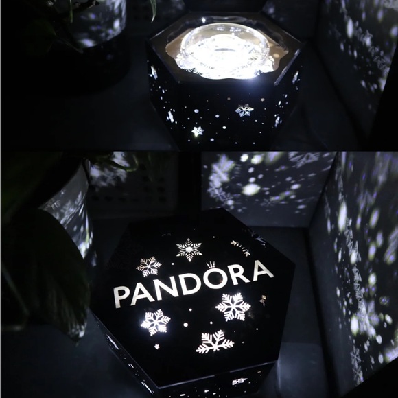 Pandora Christmas Gift Jewelry Box - Picture 5 of 16